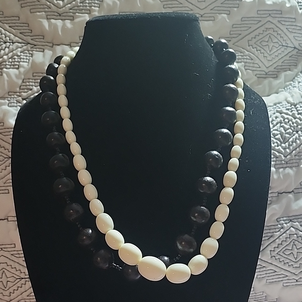 Elegant Black and White Beaded Necklace
